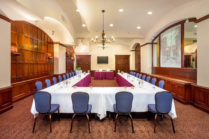 Ballroom/Hall 27 of 30