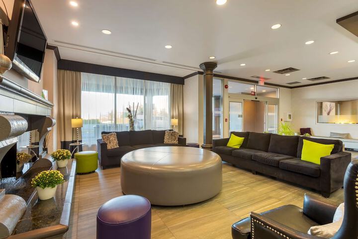 Hotel Interior 14 of 89