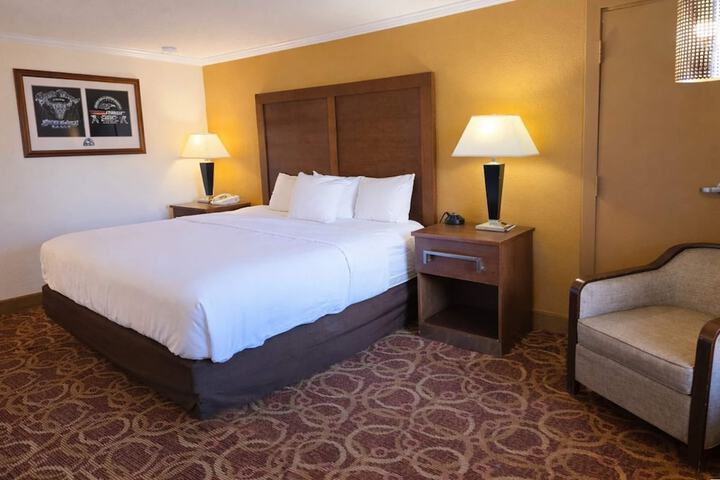 Sturgis Lodge & Suites Travelodge by Wyndham