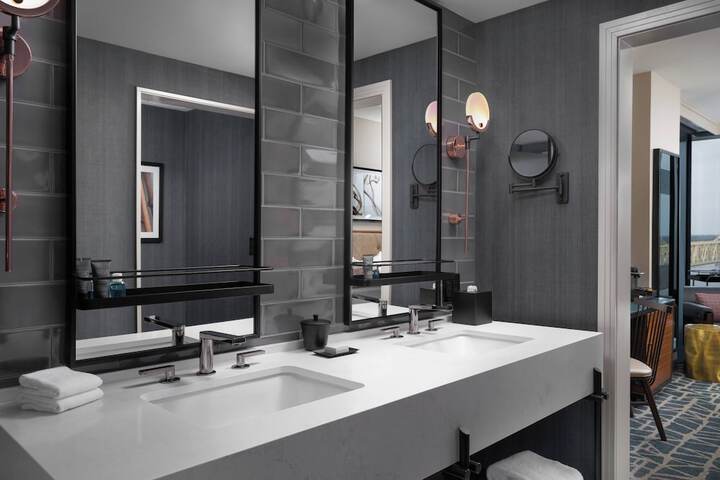 Hotel Distil Autograph Collection