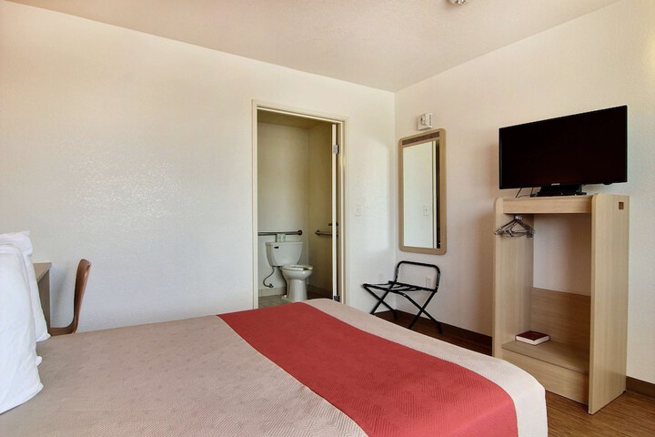 Room 27 of 30