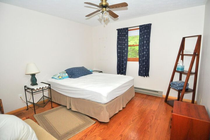 Rosies Creekside Retreat - 3 BR Escape!