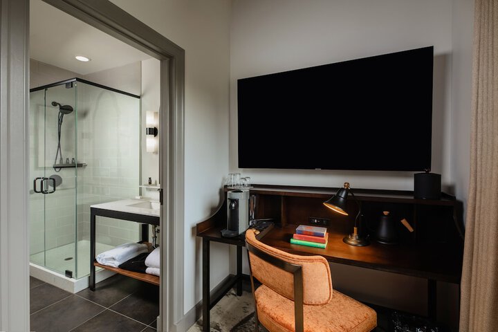Room 43 of 64