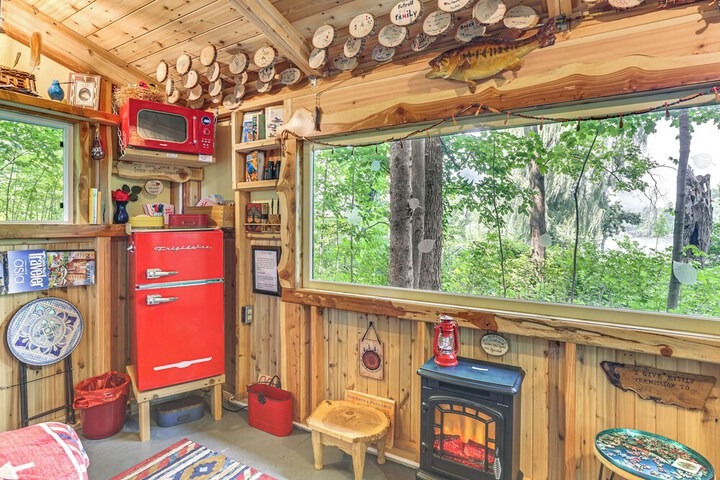 On-site Trails: Rock River Retreat in Jefferson!
