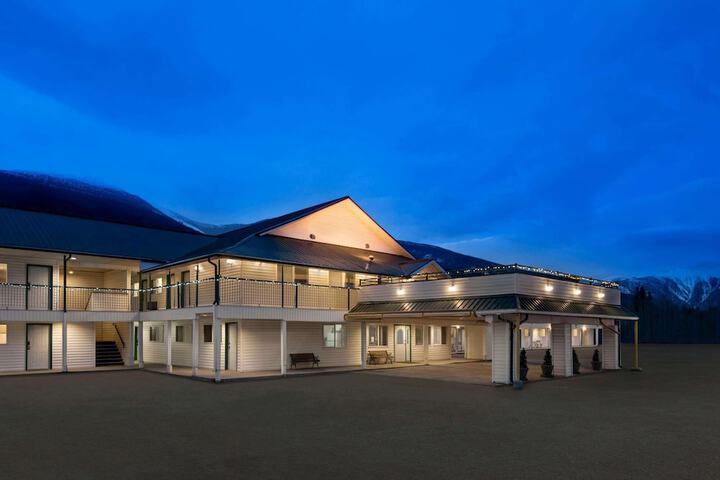 Hotel 4 of 58