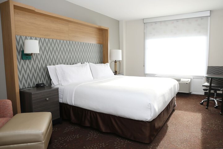 Room 53 of 79