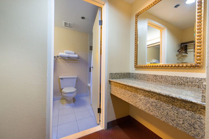 Room 8 of 28