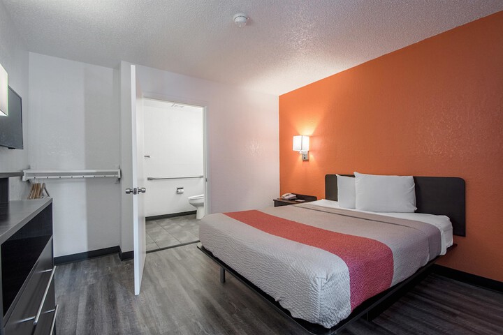 Room 16 of 30
