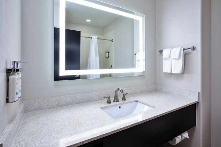 Holiday Inn Express & Suites Duncan by IHG