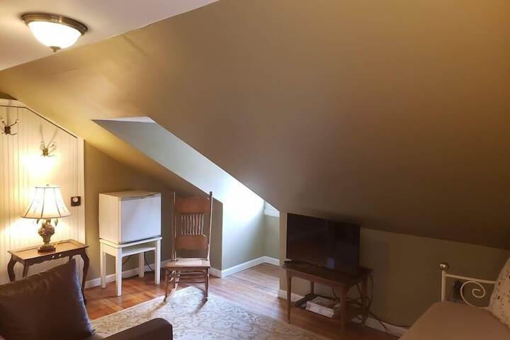 Room 33 of 47