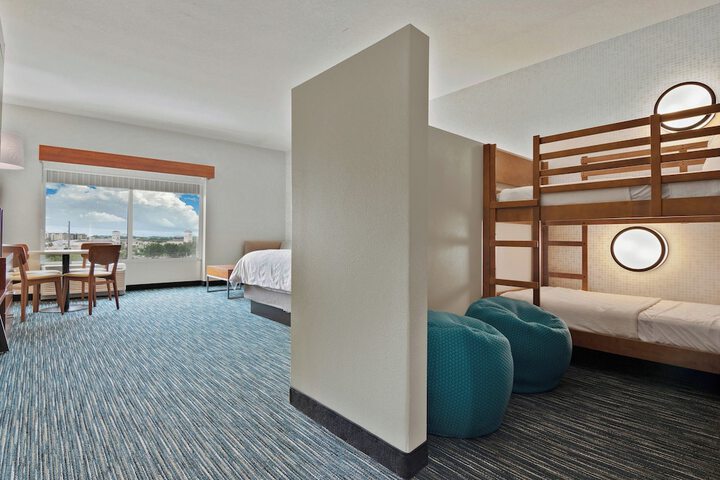 Room 6 of 33