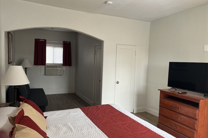 Room 4 of 26