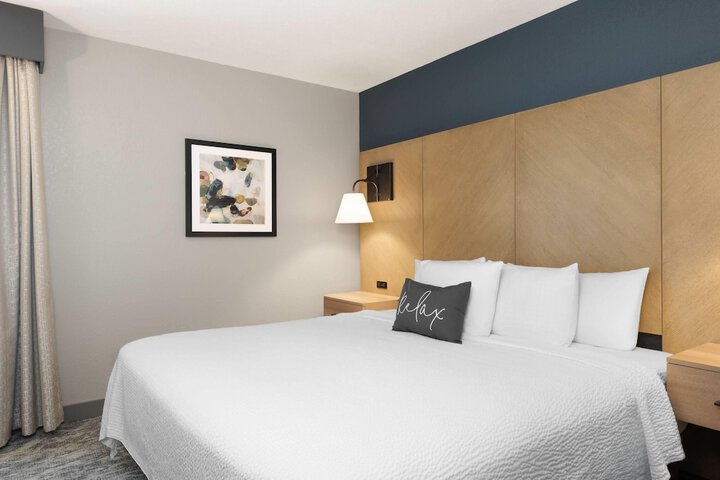Eastland Suites Hotel & Conference Center Trademark by Wyndham