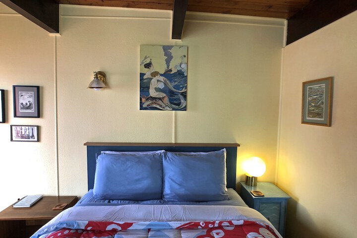 Room 21 of 103
