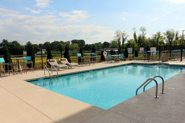Pool 14 of 33