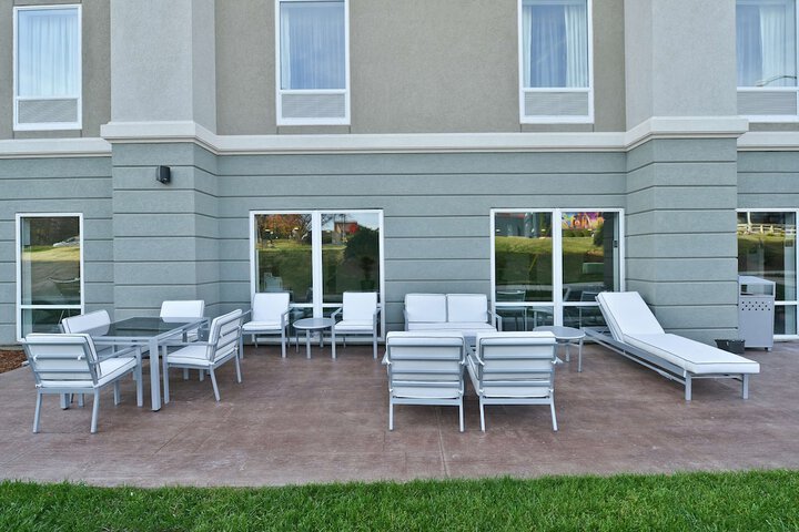 Hampton Inn & Suites Greensboro / Coliseum Area