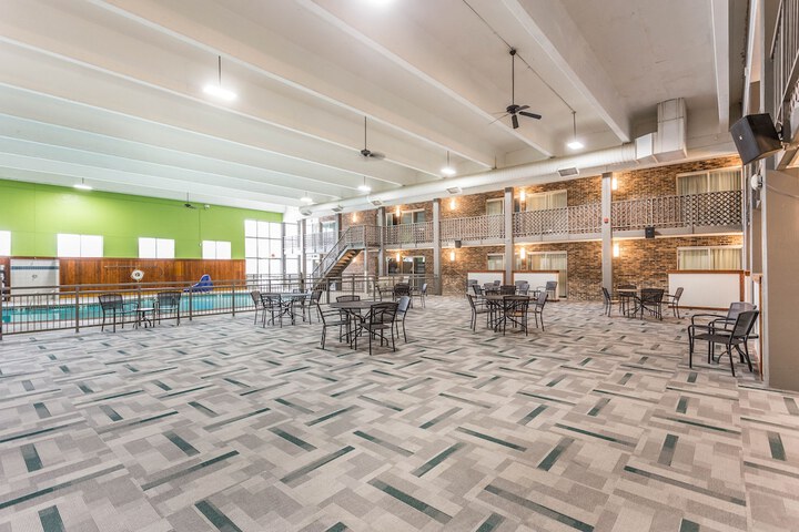 EverSpring Inn & Suites