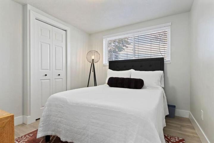 Modern Sugarhouse Condo Near Ski & Downtown