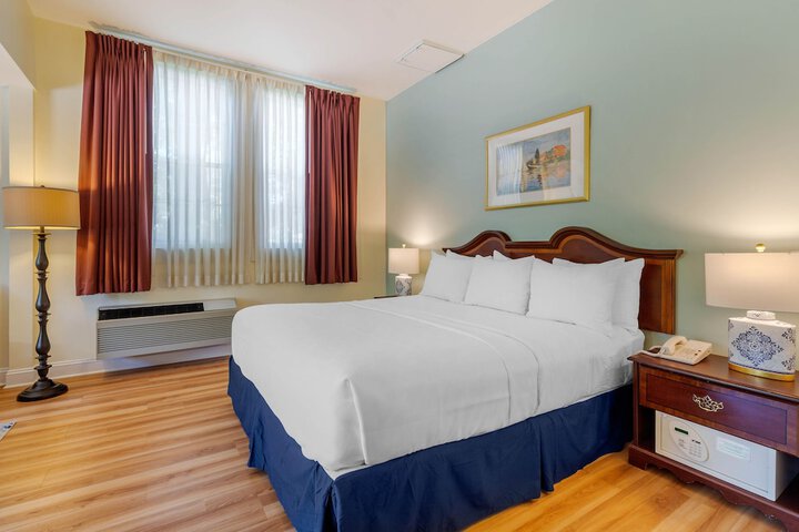 Room 32 of 42