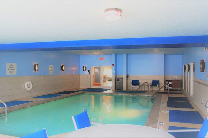 Holiday Inn Express Hotel & Suites Indianapolis North Carmel by IHG