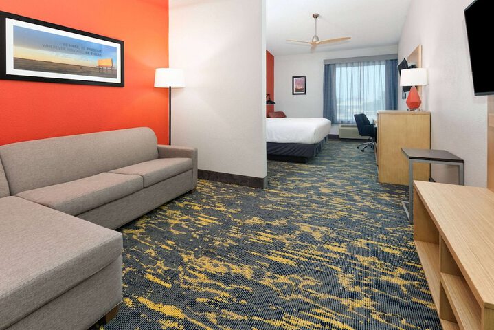 Room 4 of 16