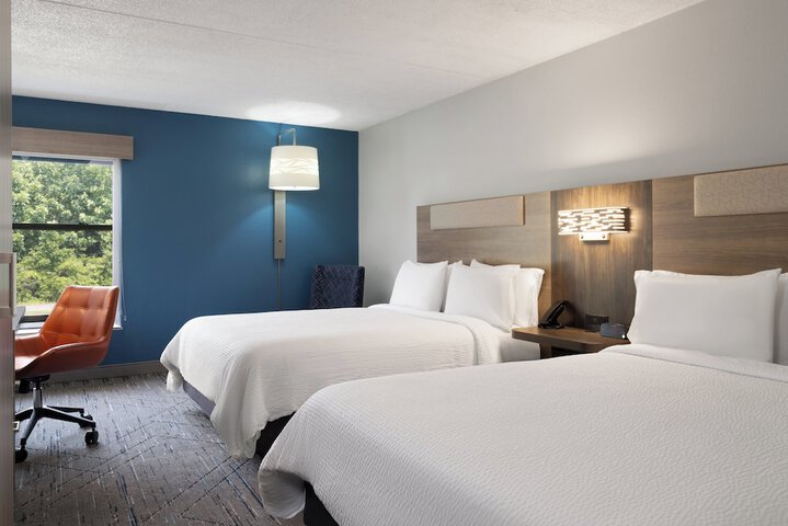 Holiday Inn Express Indianapolis Airport by IHG