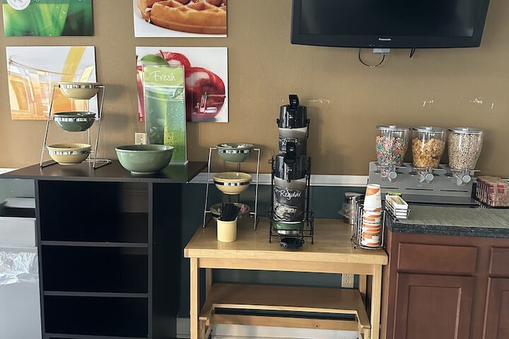 Breakfast/Coffee Service 35 of 40