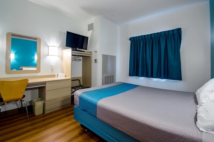 Room 14 of 30