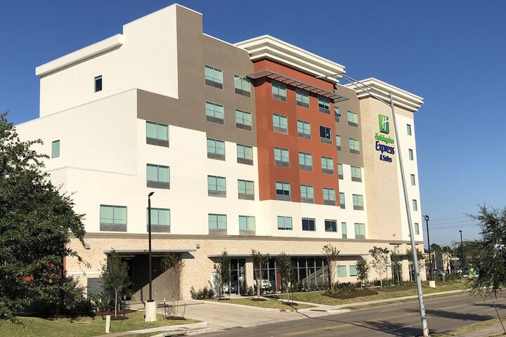 Hotel 2 of 72