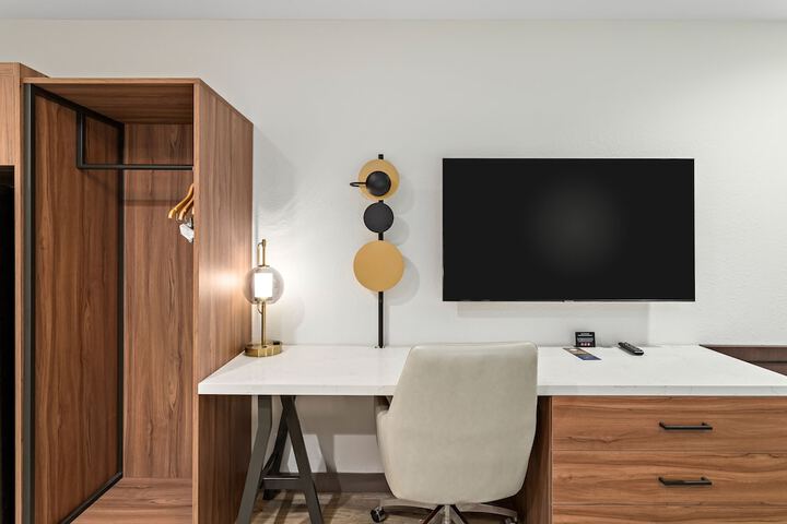 Room 42 of 60