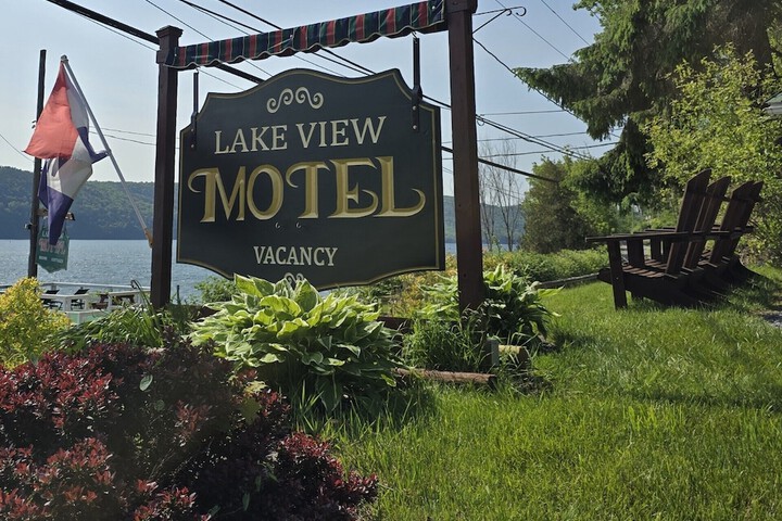 Lake View Motel