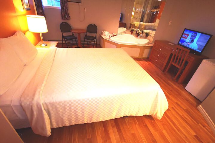 Room 50 of 63