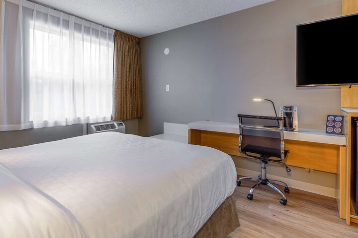 Room 18 of 28