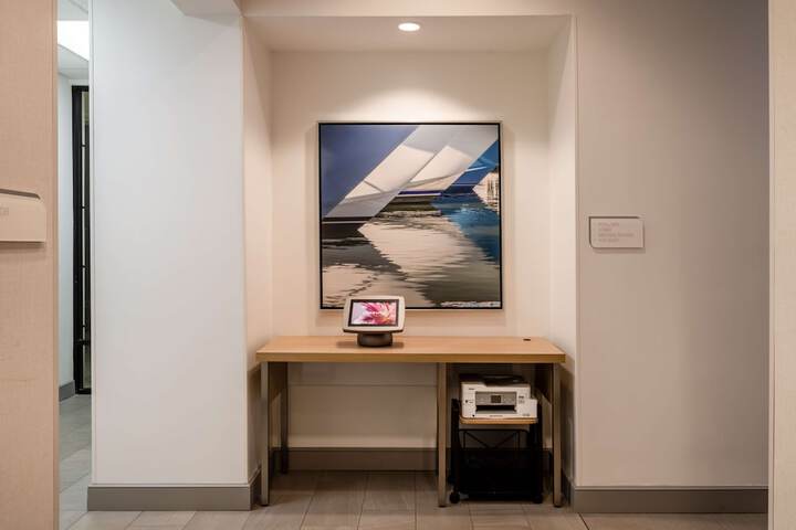 Business Center 62 of 63