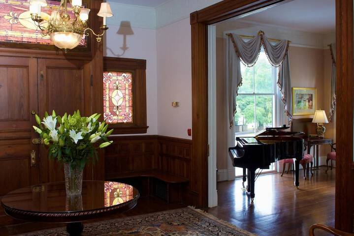 Lookaway Inn