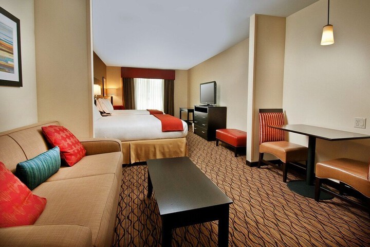 Holiday Inn Express Hotel & Suites Pearsall by IHG