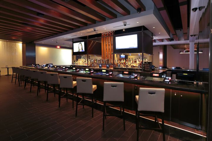 Lounge 51 of 69
