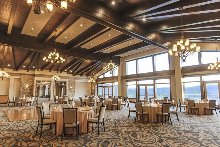 Ballroom/Hall 89 of 112