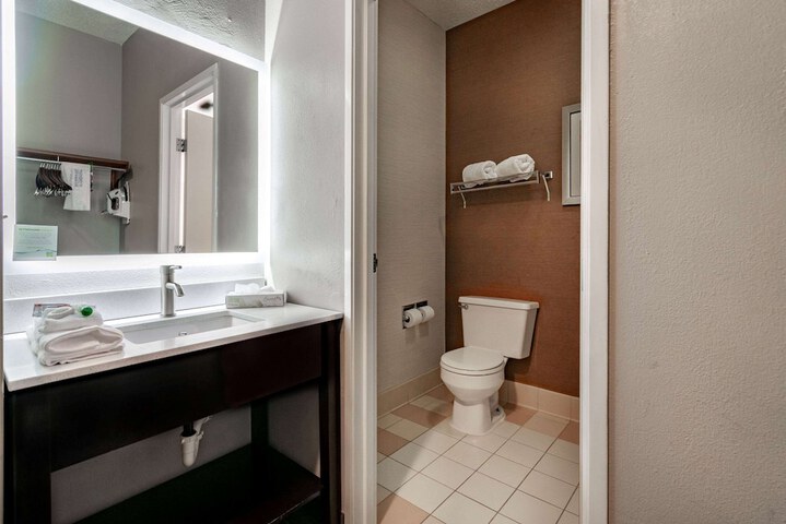 Room 16 of 25