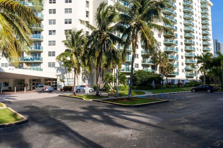 Hotel 9 of 102