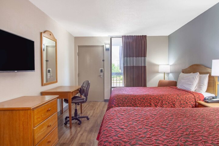 Room 13 of 20