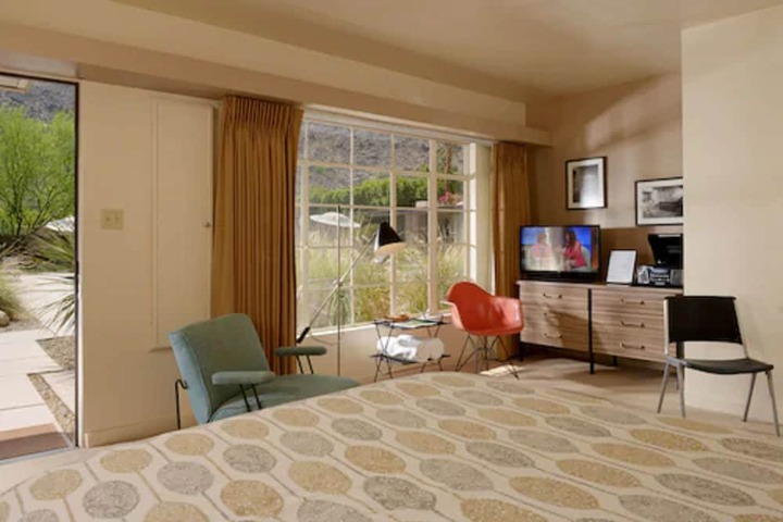 Room 11 of 17