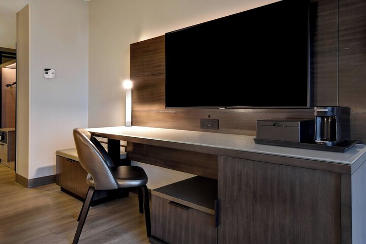 Room 30 of 103