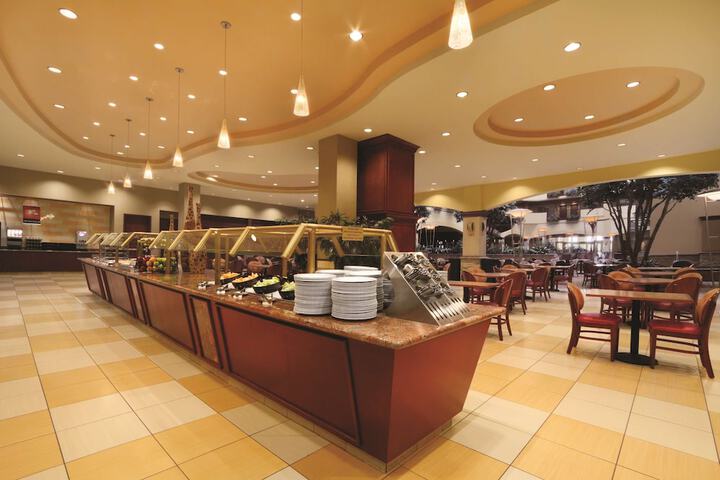 Dining 36 of 45