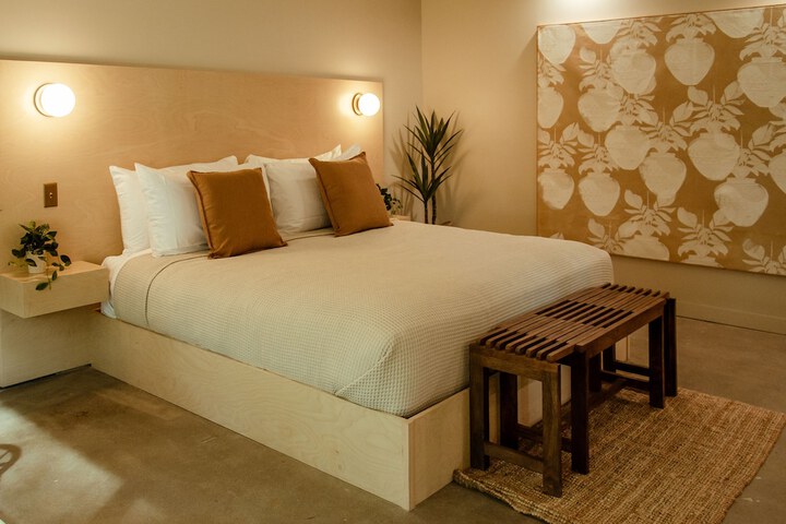 Brut Hotel