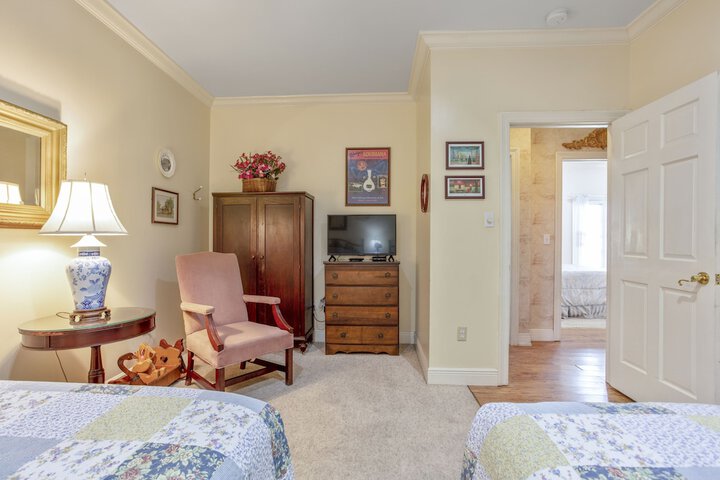Room 44 of 75
