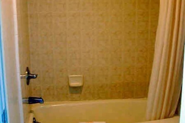 Room 13 of 34