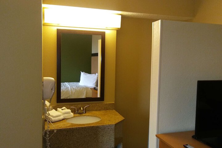 Room 20 of 24
