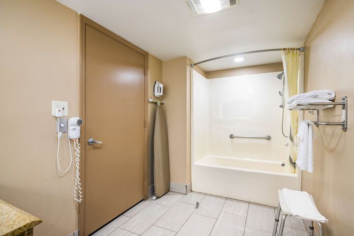 Room 15 of 28