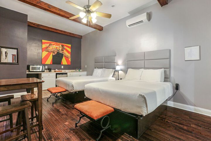 Room 32 of 69